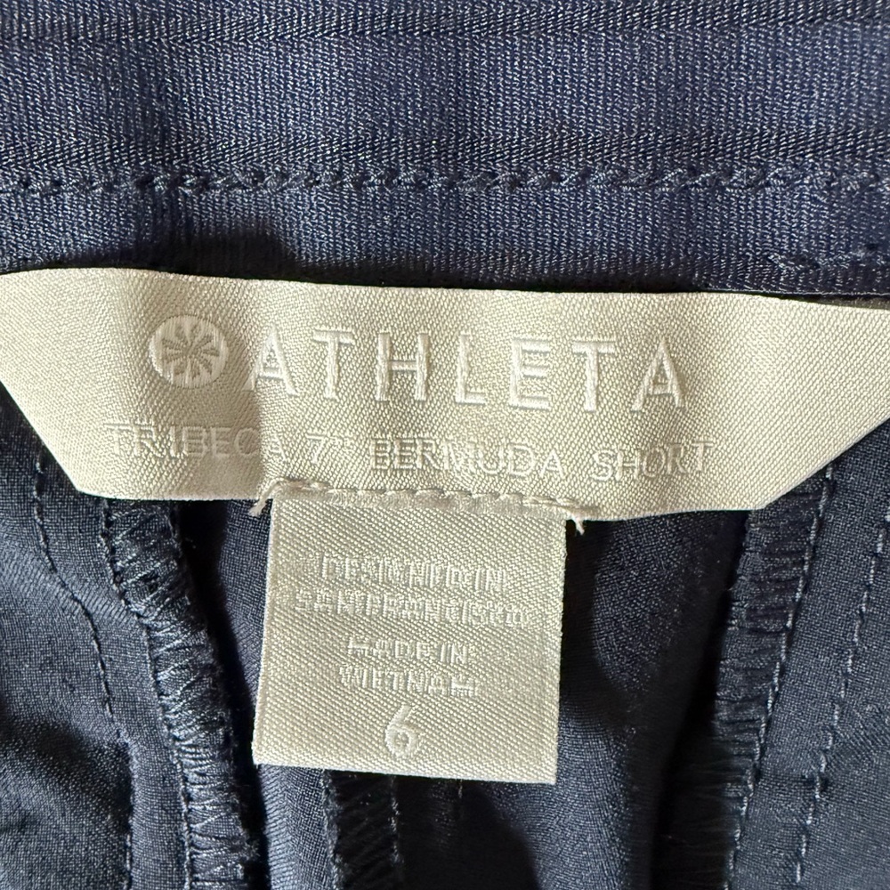 7. NWOT Athleta Women's Navy Tribeca 7” Bermuda Short